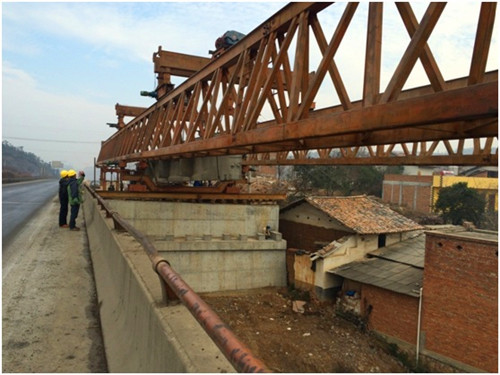 麻昭高速公路项目D4-2工区第一块T梁成功架设