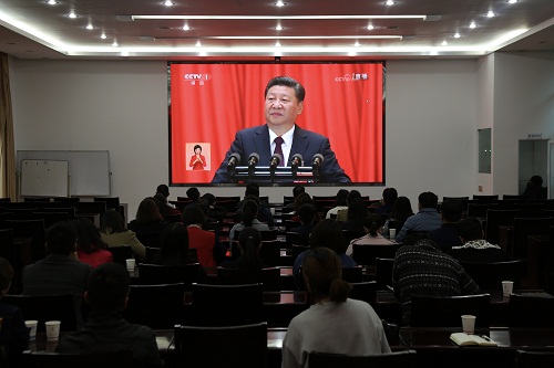 公司掀起观看党的十九大热潮