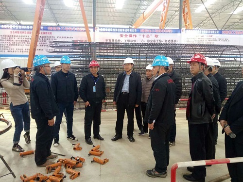 集团工会主席陈文双到广那高速看望一线职工