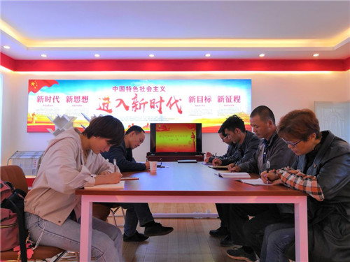 公司领导为滇池明珠广场二期建设项目临时党支部党员讲党课