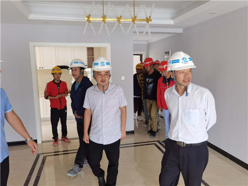 陈定华一行到临翔区棚户区改造安置房建设项目（一期）工程项目调研