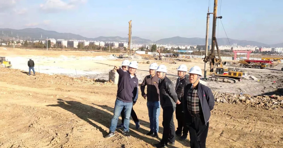 万向遵调研曲靖片区项目