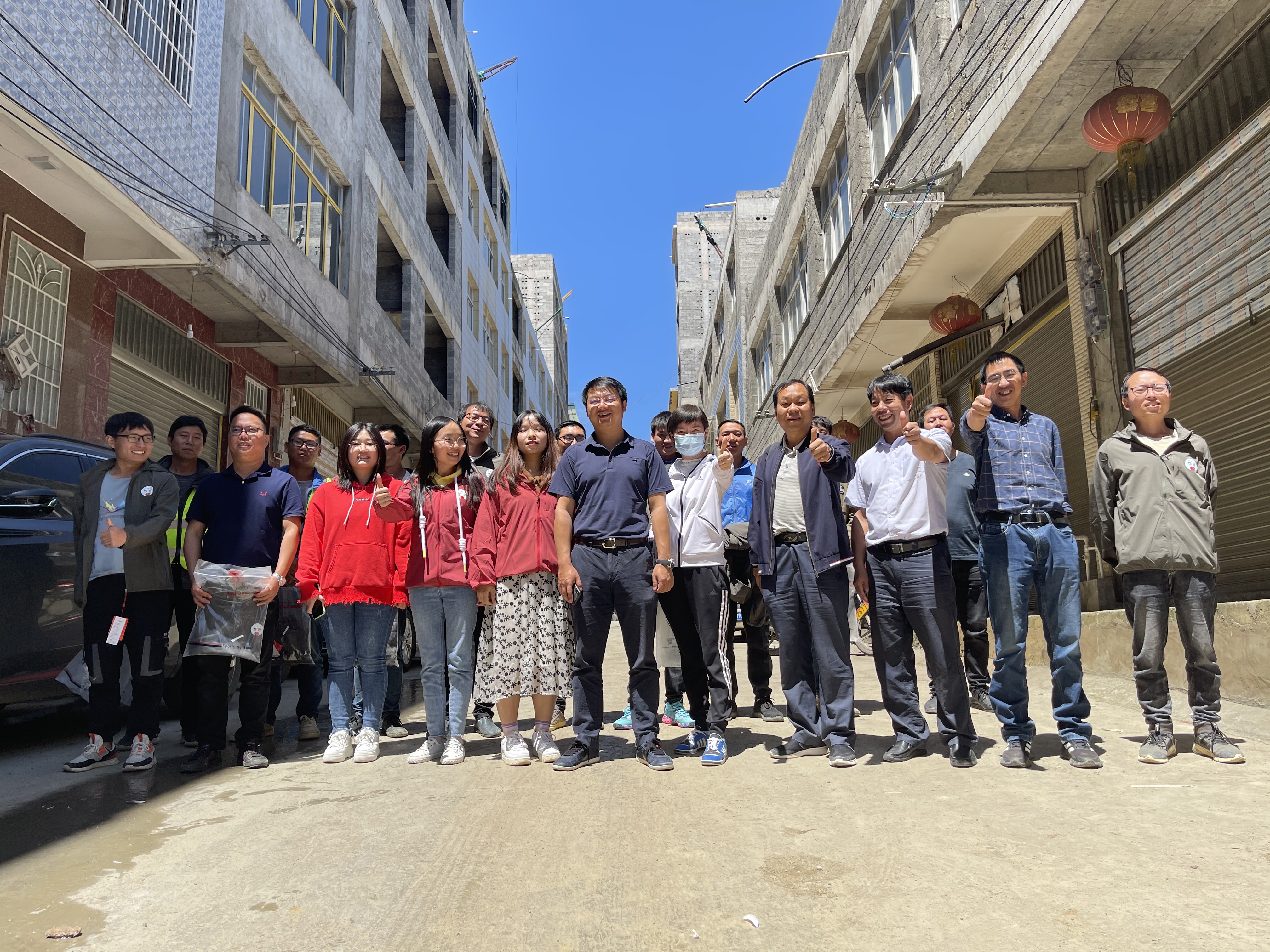 【我为群众办实事】万向遵一行到十一直镇雄项目进行“夏送清凉”慰问