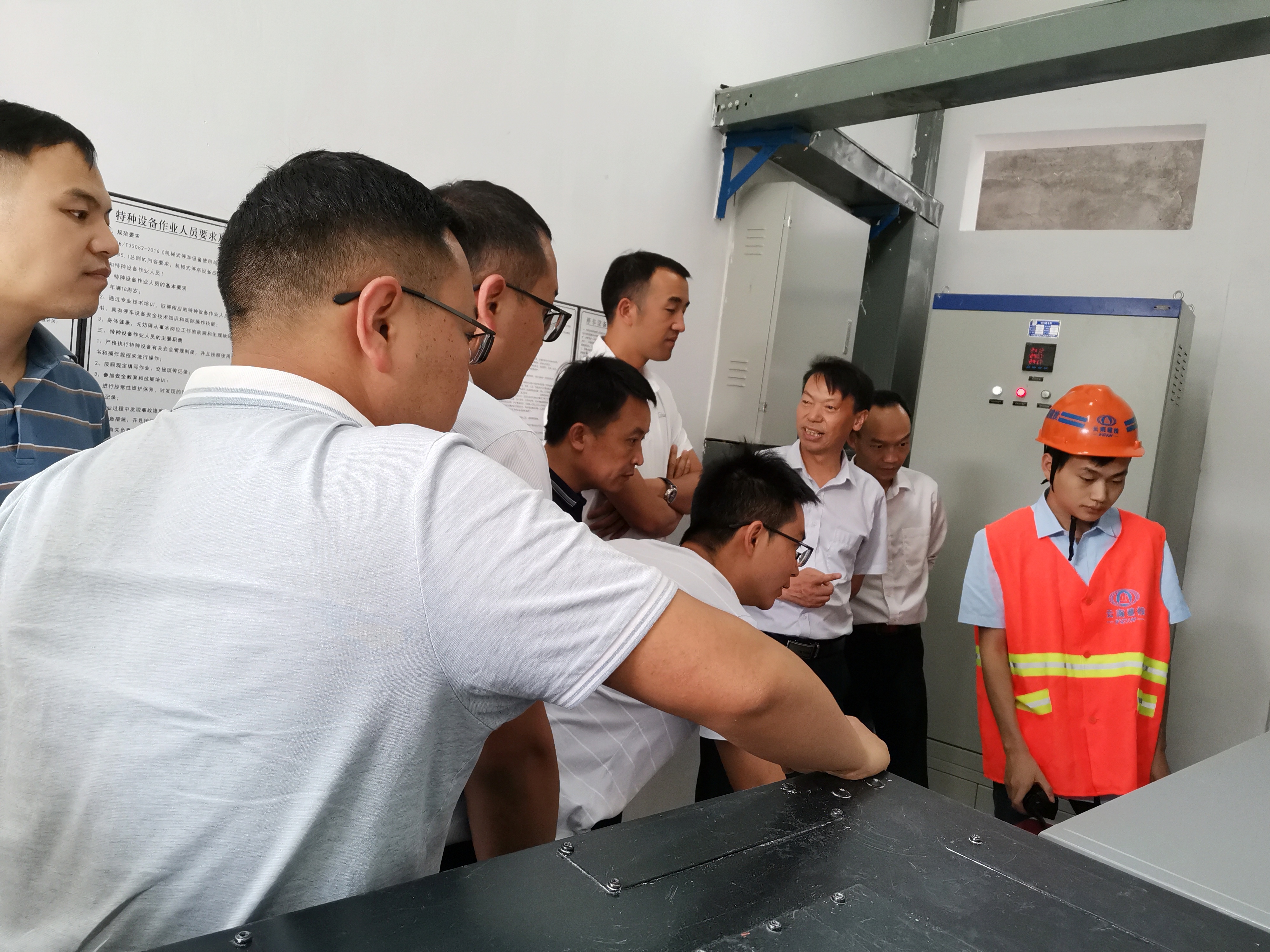 【我为群众办实事】陈定华一行调研检查凤庆县城市多功能停车场建设项目