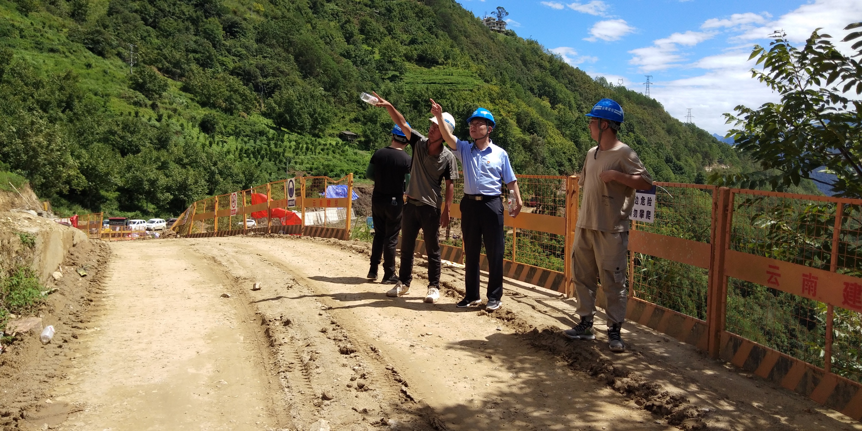 【调研检查】福贡县副县长吕廷栋一行督导皇冠山景区月亮田乡村旅游换乘中心项目