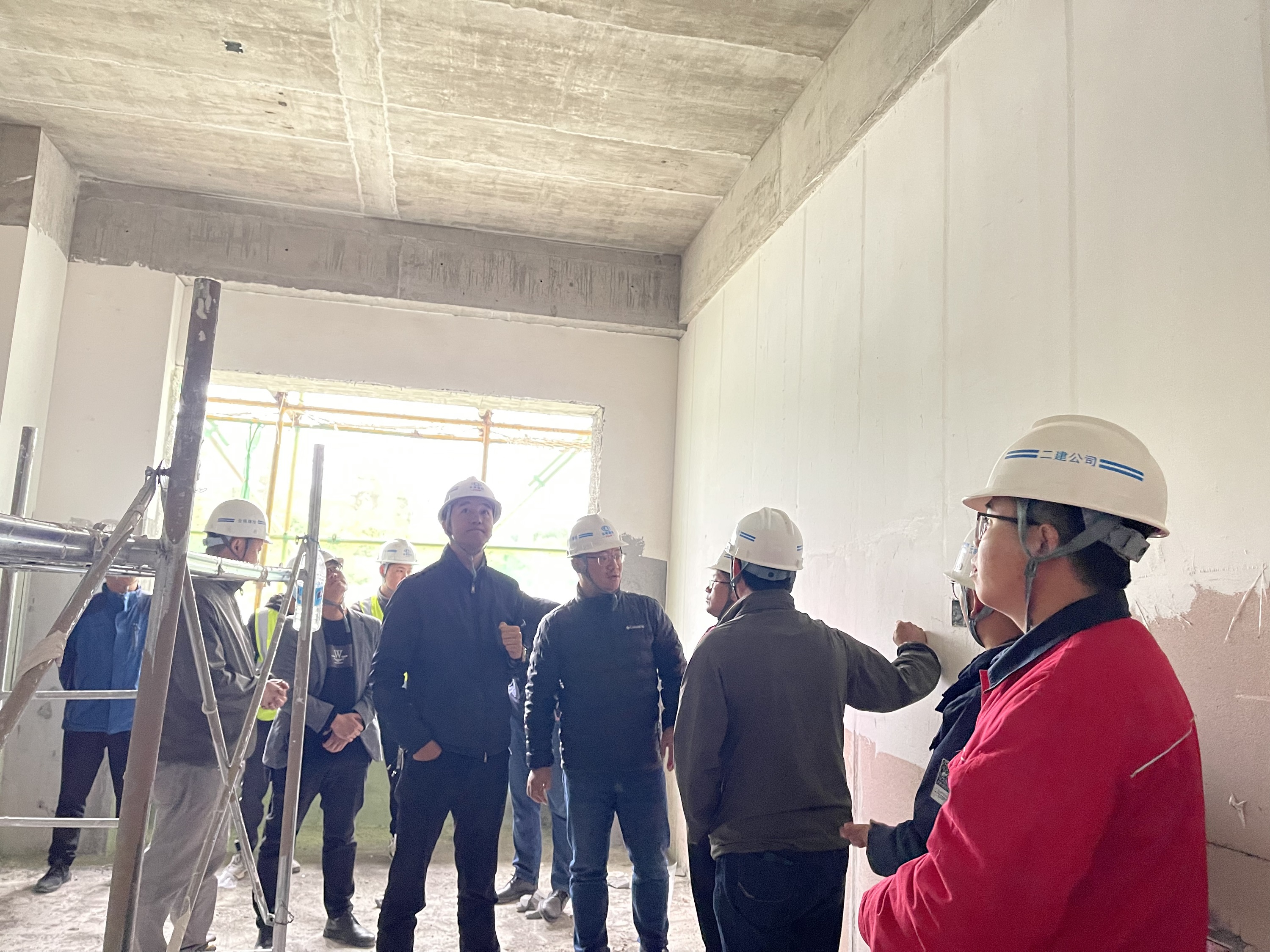 【贯彻一线工作法】公司领导到曲靖医疗中心-心脑血管医院二标项目开展“五一”期间领导带班检查工作