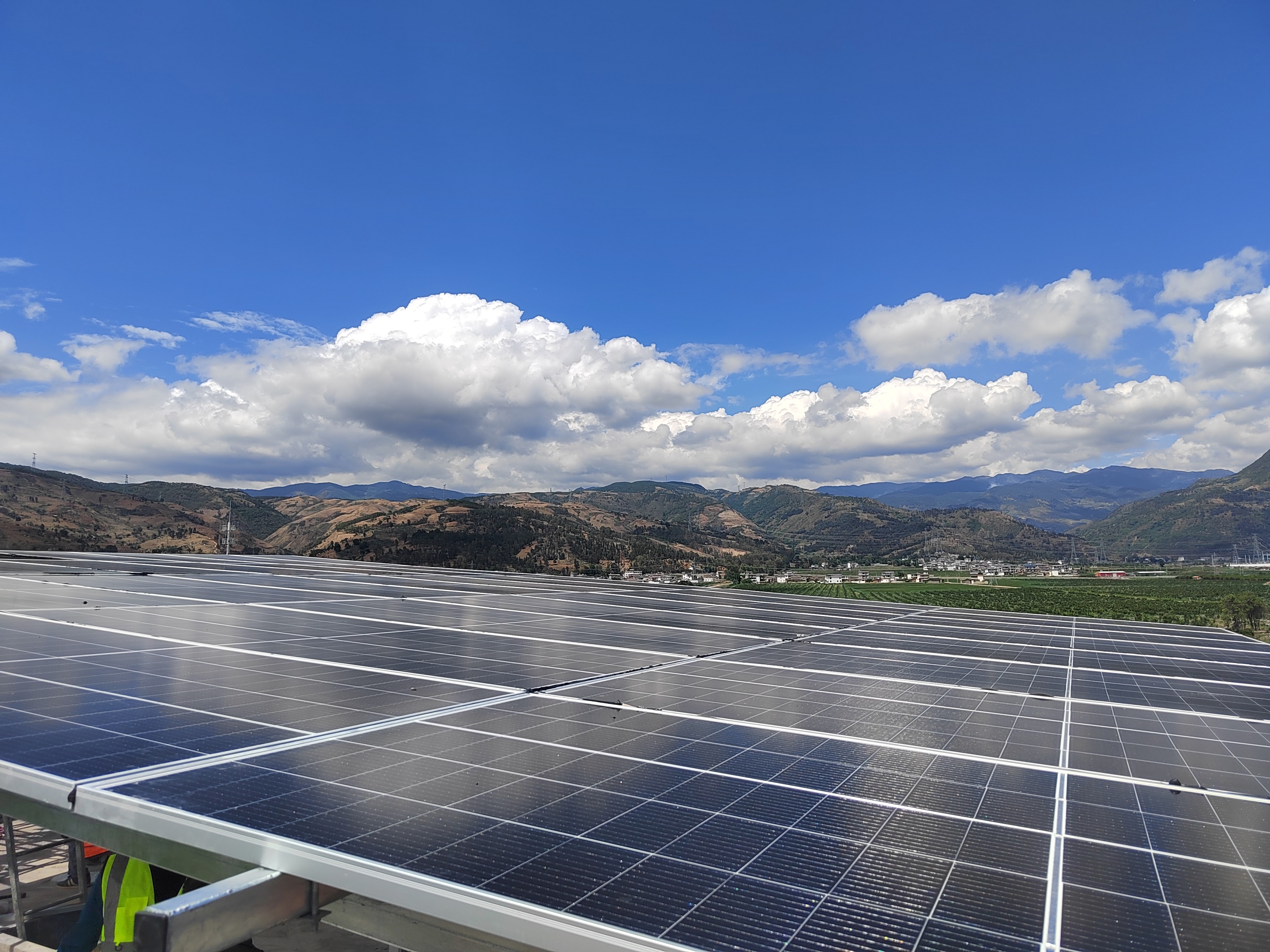 【项目动态】公司首个分布式户用光伏电站并网成功