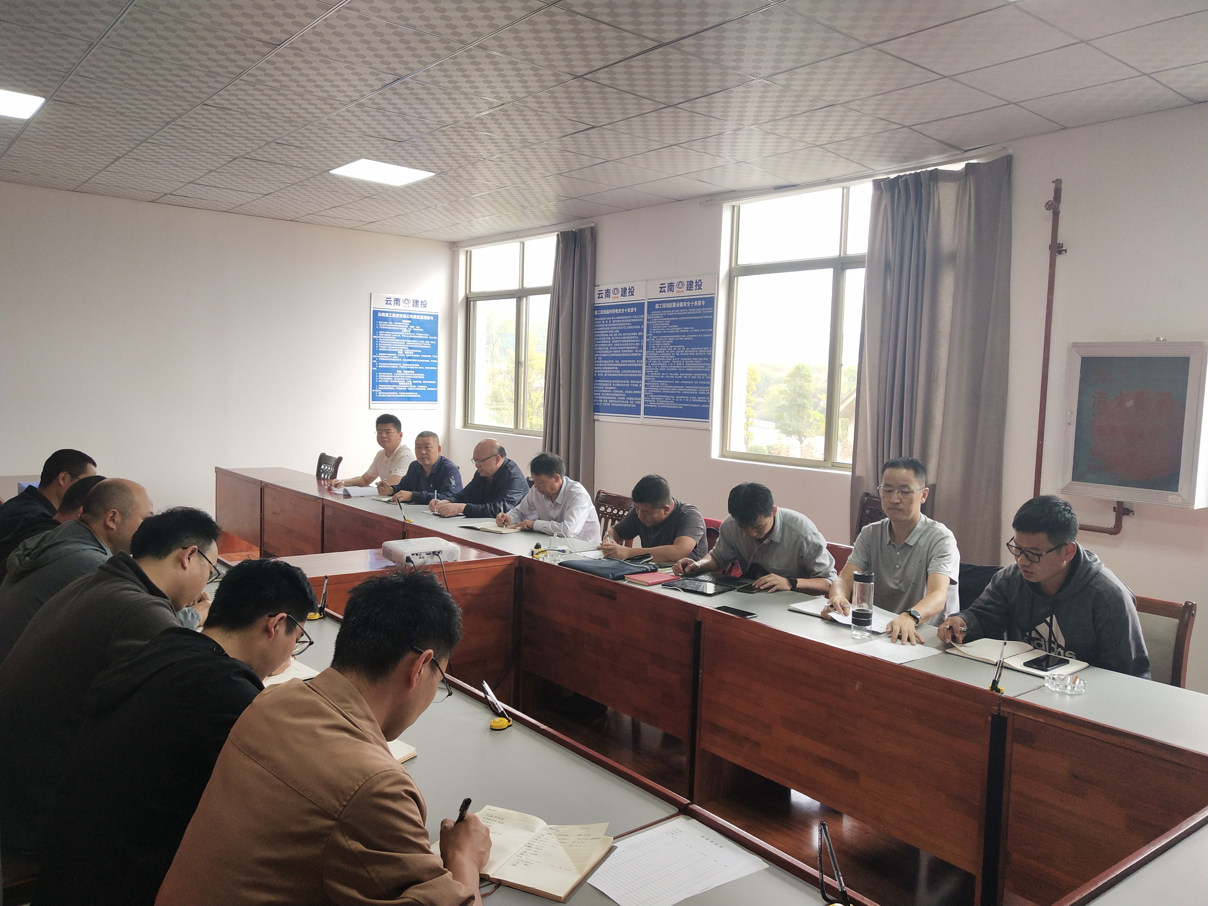 【贯彻一线工作法】陈定华到第四直管部富源县沪昆高铁富源北站站前广场项目开展“国庆”节假日期间领导带班综合检查