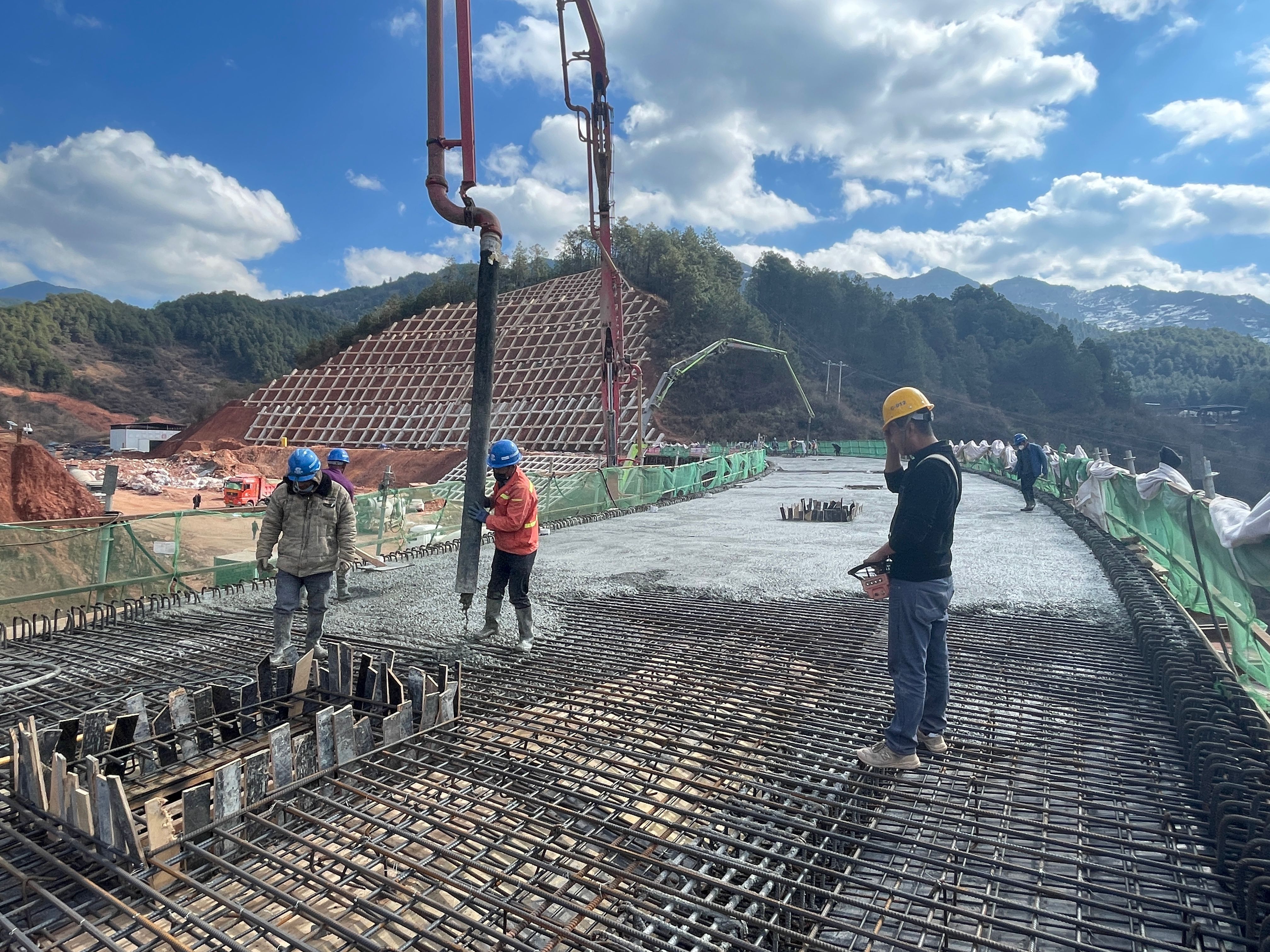 【项目动态】云兰高速土建十七分部现浇箱梁全部施工完成