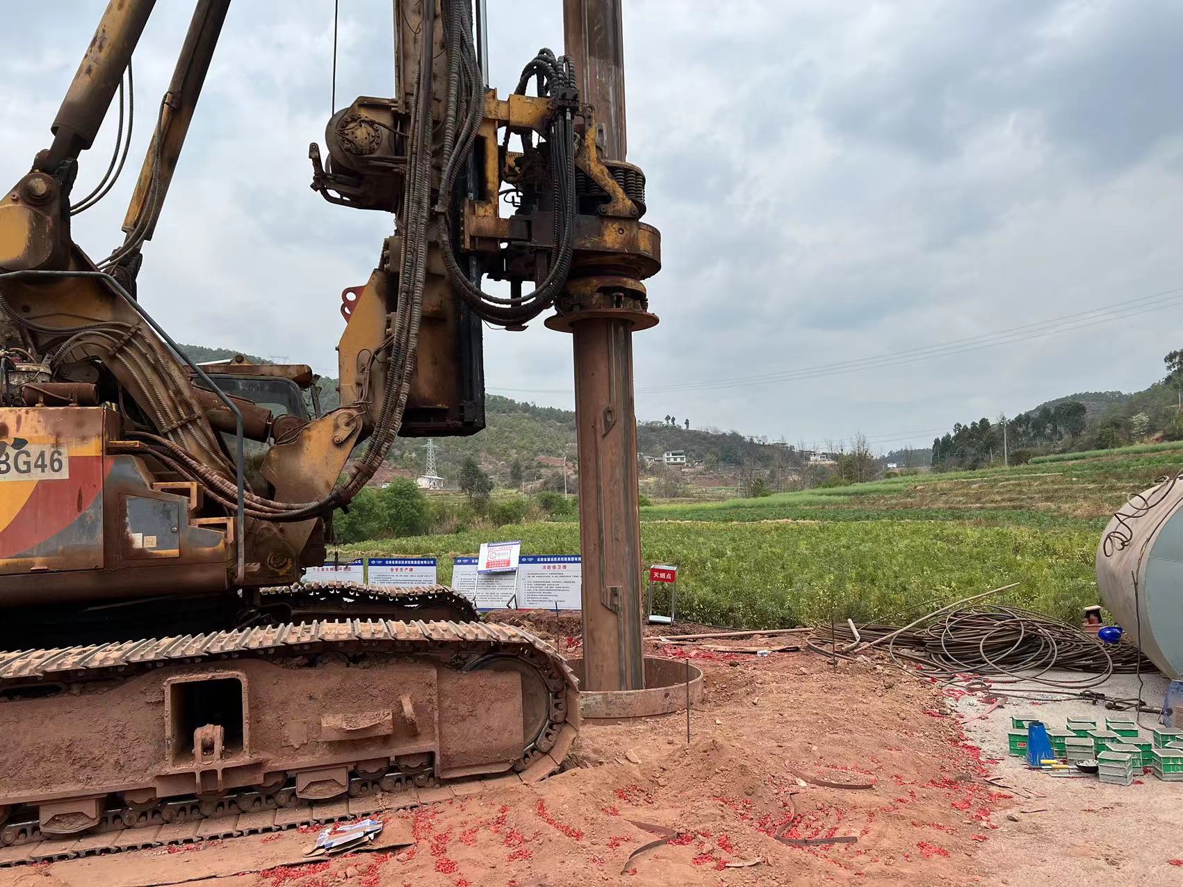 【项目动态】楚雄东南绕城高速土建一分部首桩开孔