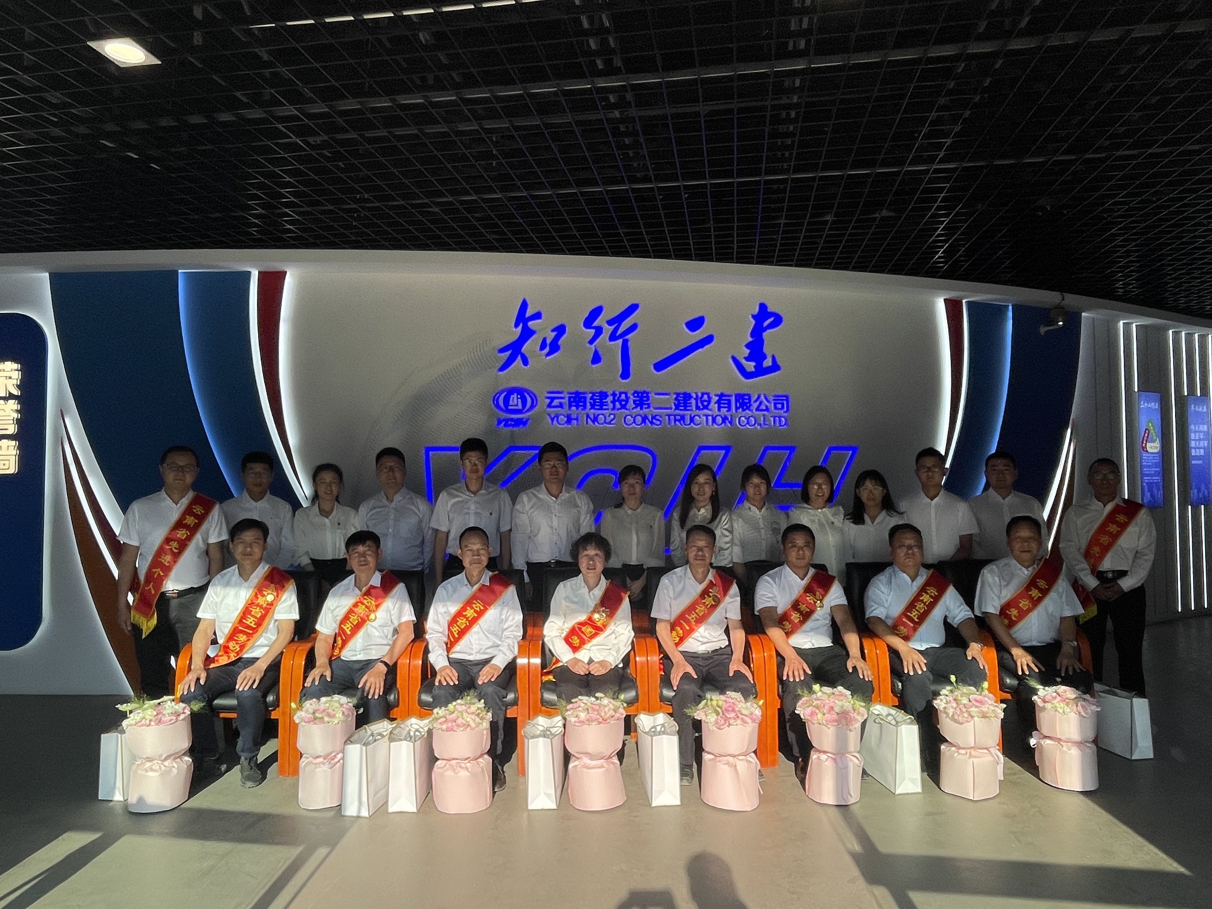 不忘初心来时路 砥砺奋进正当时——公司召开“庆五一·话七十”劳模先进座谈会