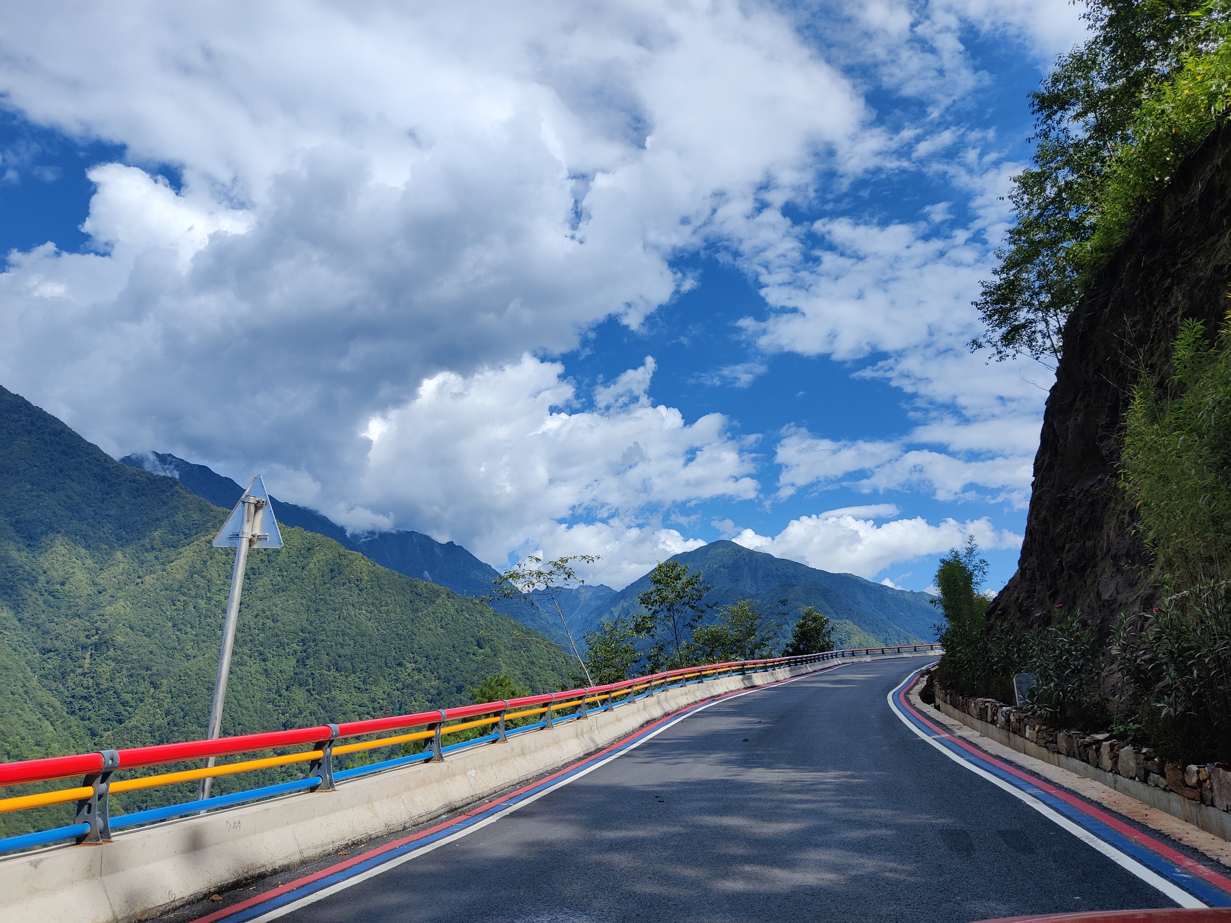 【项目动态】福贡县石月亮产业路建设项目顺利通过竣工验收