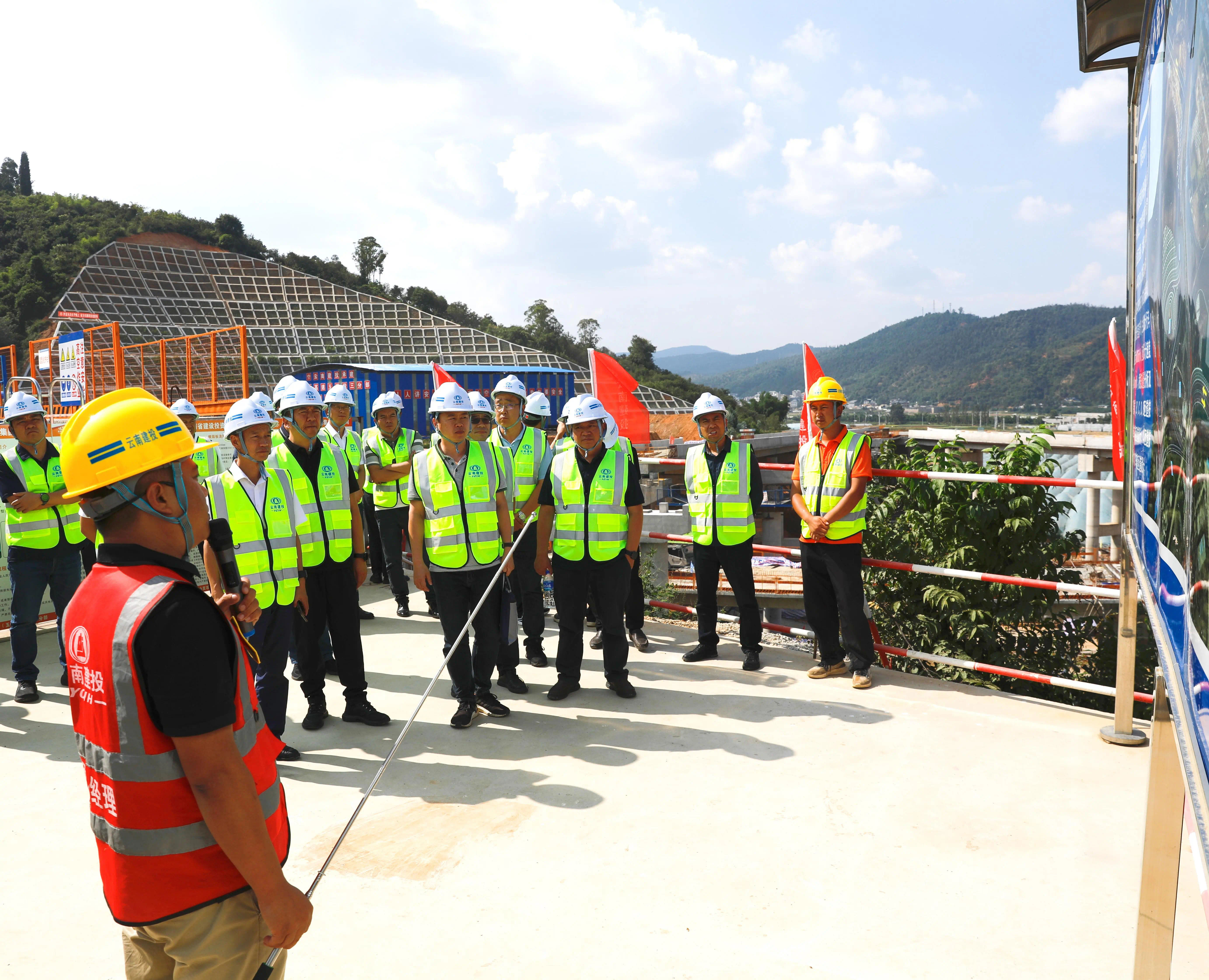 【公司要闻】基投公司到公司峨石红高速（玉溪段）三分部观摩学习
