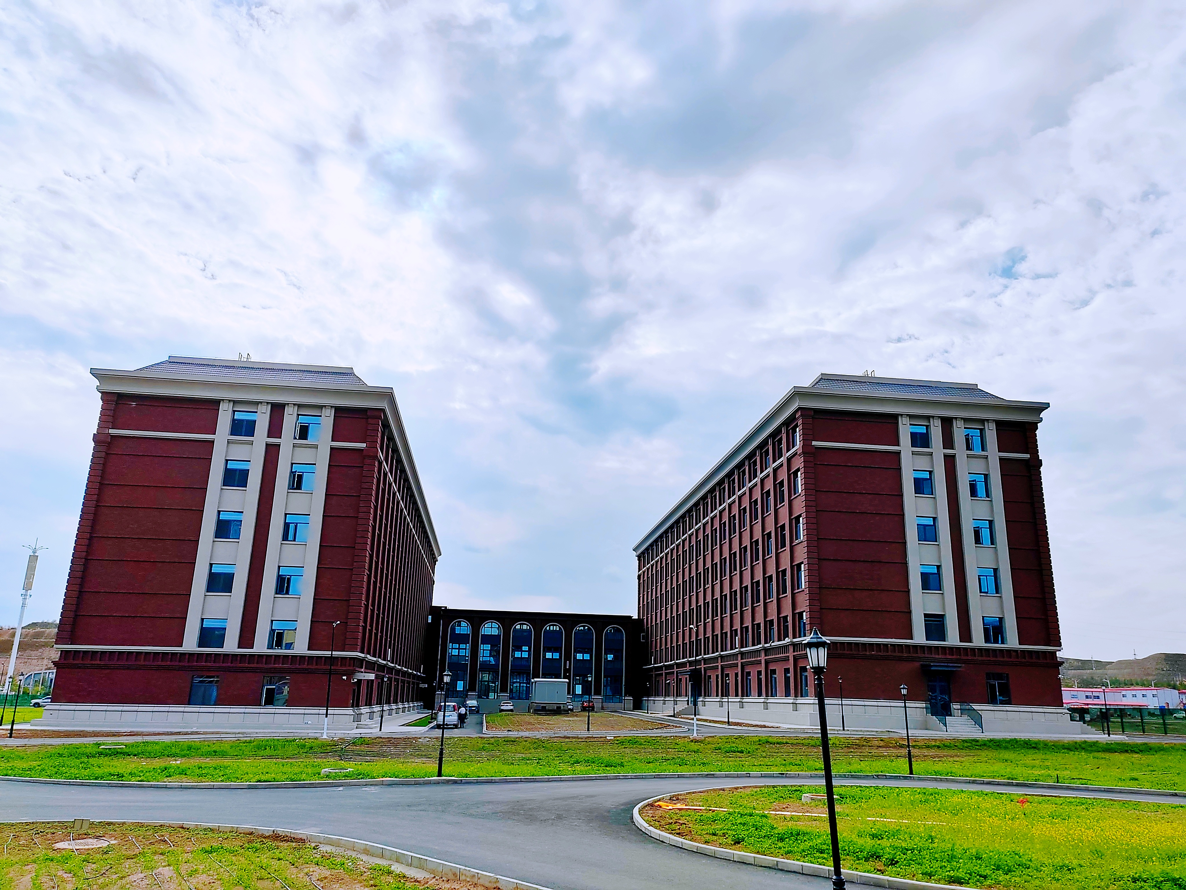 【百日攻坚】兰州信息科技学院17#、18#书院建设项目通过竣工验收